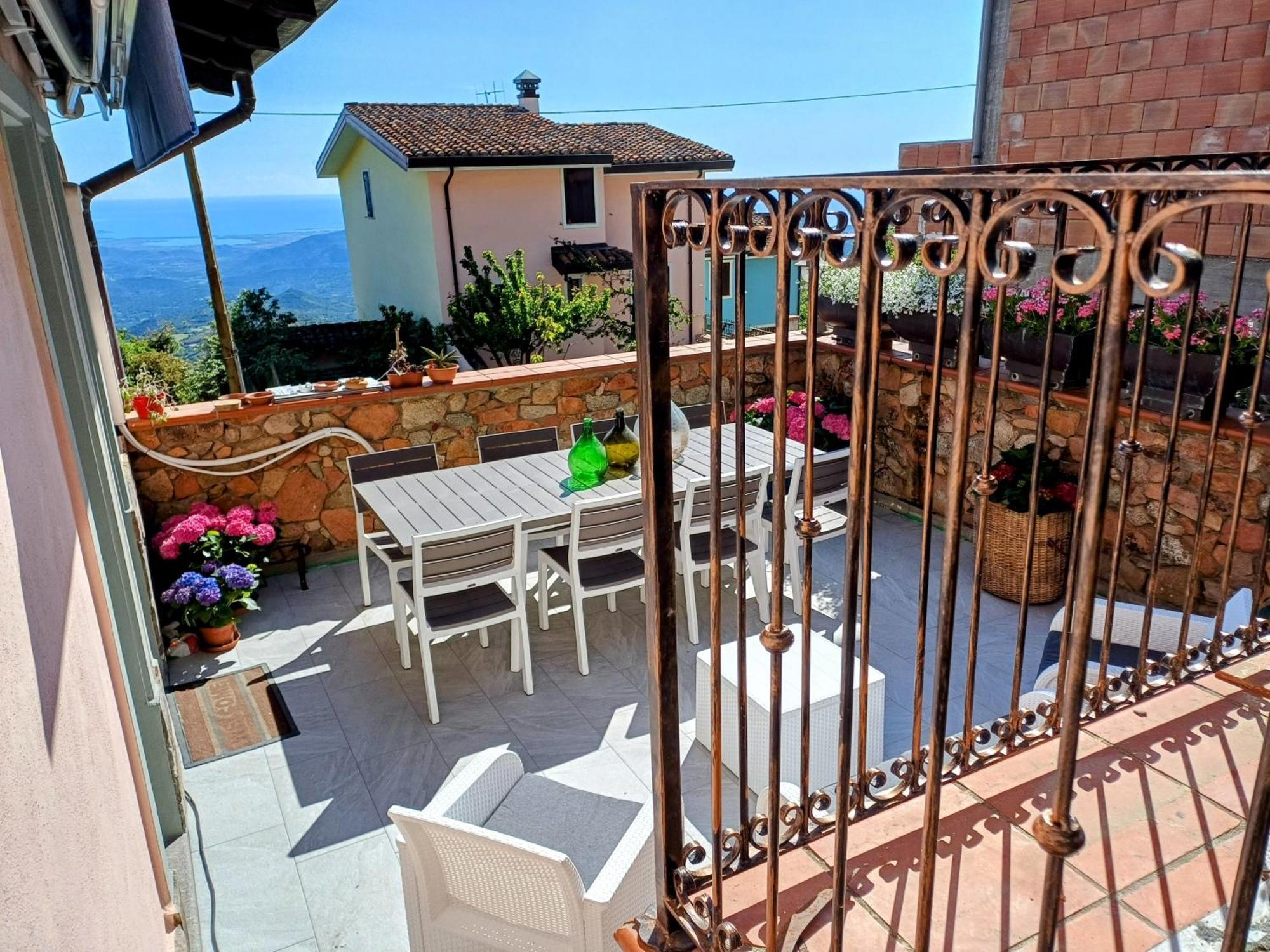 Monti E Mare Bed and Breakfast Lanusei Buitenkant foto